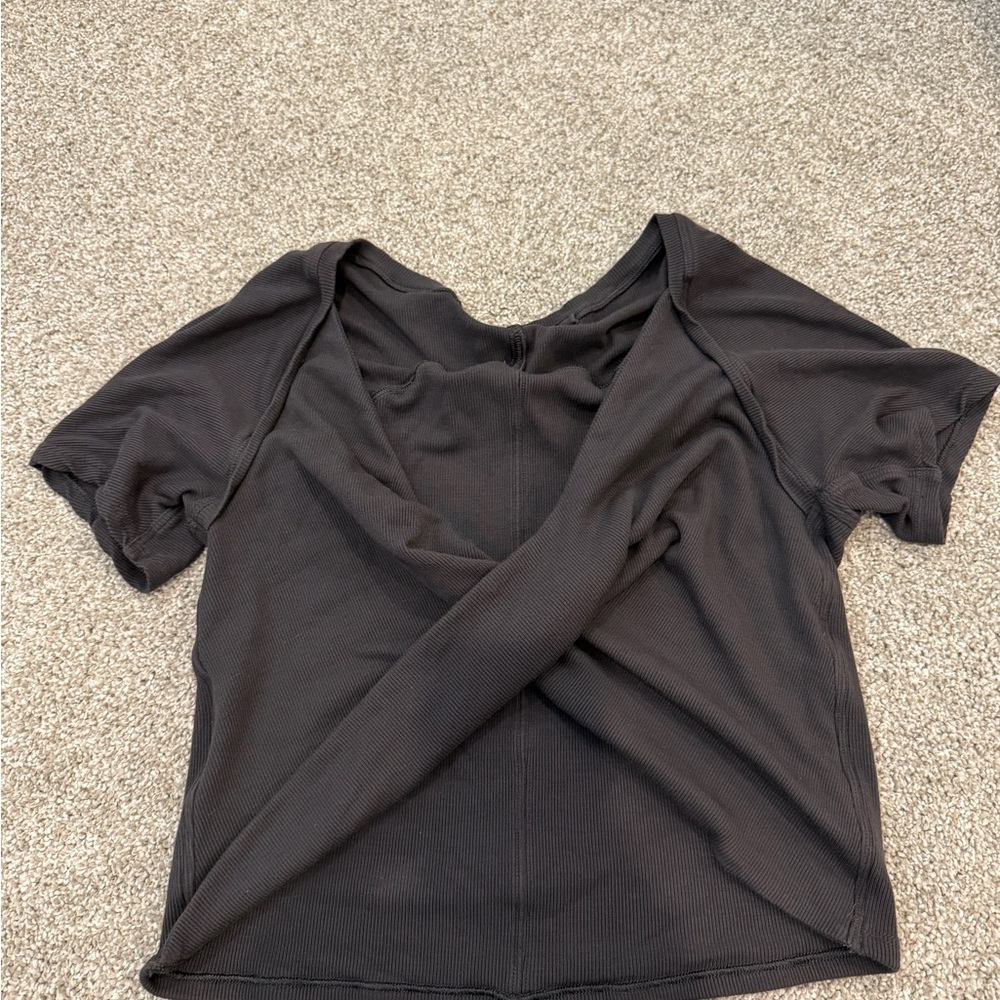 Lululemon gray cropped Women's Top size medium / 8
